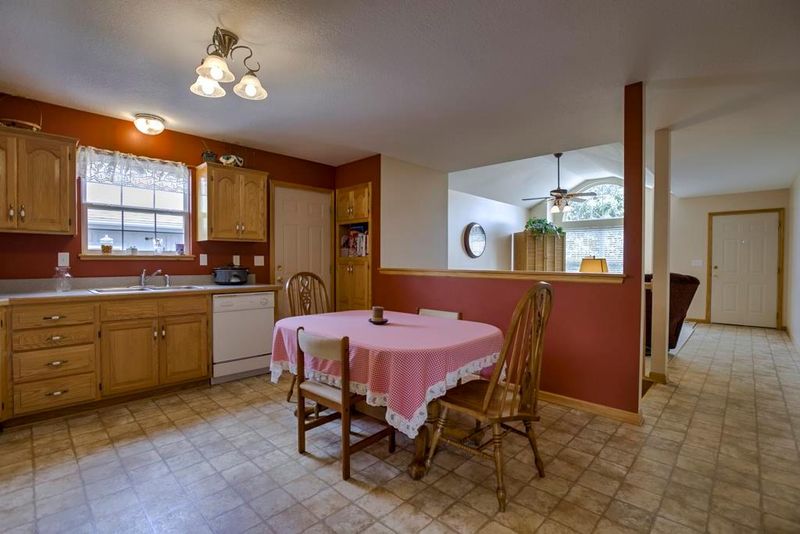 10706 E Maple Ave, Peculiar, MO 64078