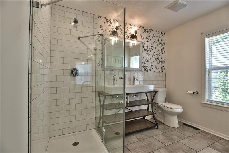 11 W 80th St, Kansas City, MO 64114