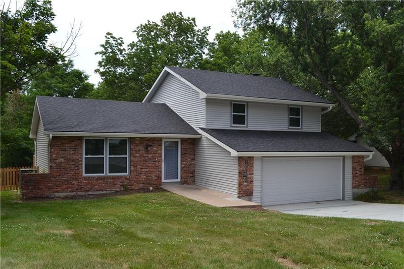6728 Hidden Valley Rd, Kansas City, MO 64152