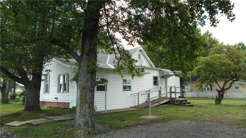 413 S Lafayette St, Corder, MO 64021
