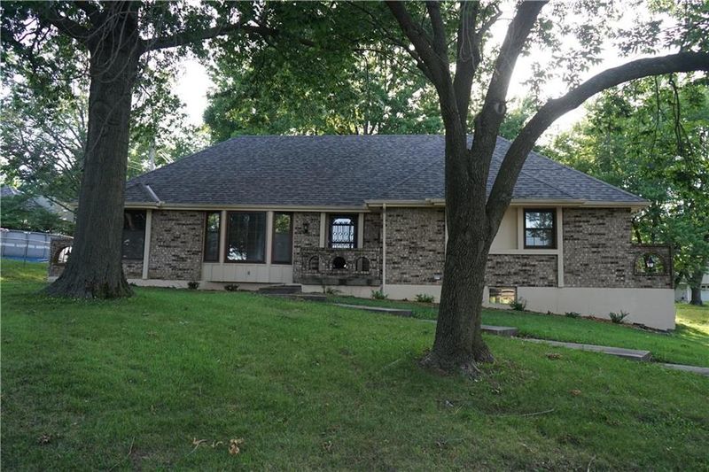 6108 Larson Ave, Kansas City, MO 64133