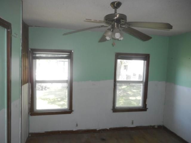 1013 Spruce St, Leavenworth, KS 66048