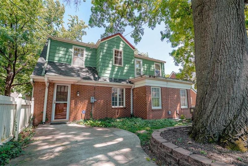 6810 Locust St, Kansas City, MO 64131
