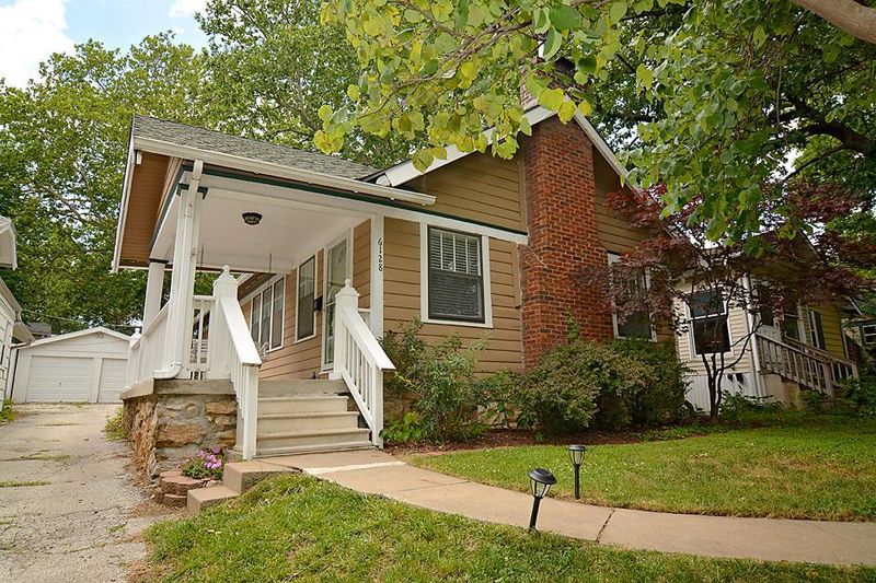 6128 Holmes Rd, Kansas City, MO 64110