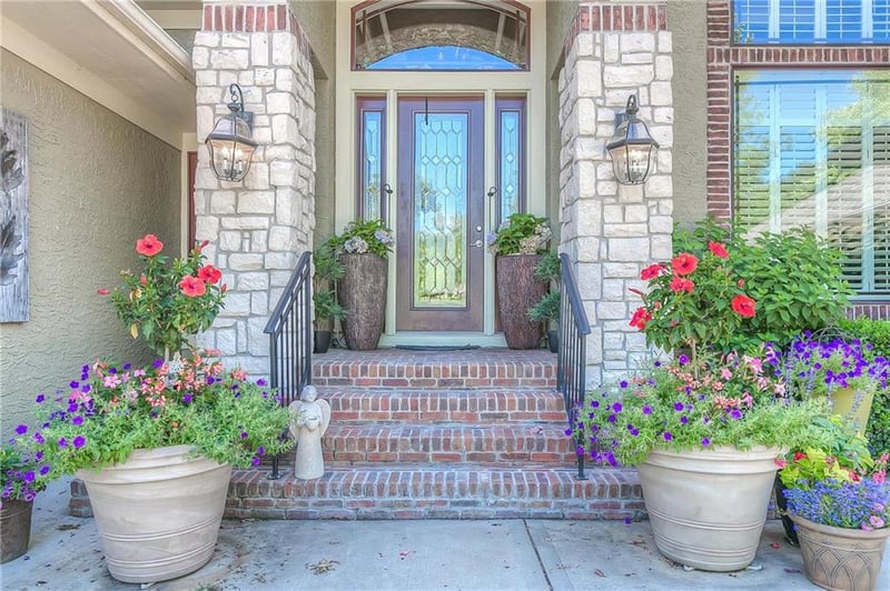 10534 Riggs St, Overland Park, KS 66212