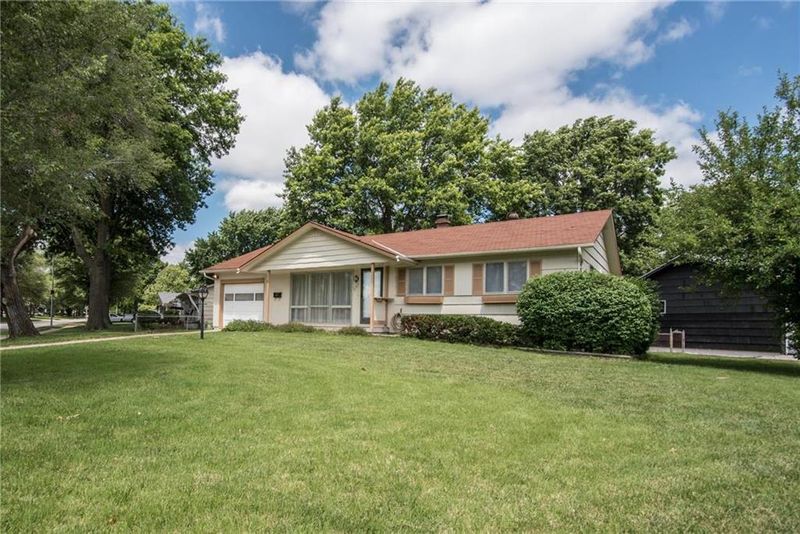 8104 E 90th Ter, Kansas City, MO 64138