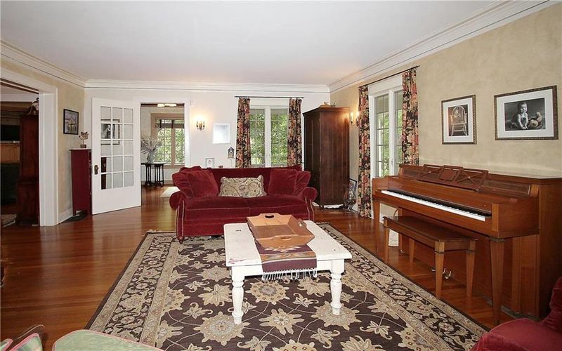 14 E 56th Ter, Kansas City, MO 64113