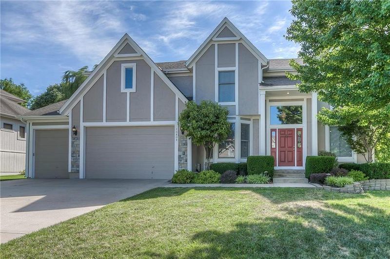 10808 Beverly St, Overland Park, KS 66211