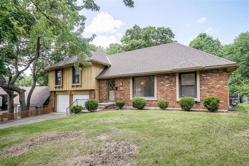 1308 E 98th Ter, Kansas City, MO 64131