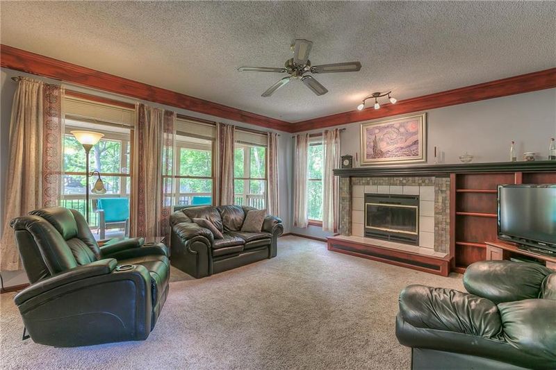 15504 Beverly St, Overland Park, KS 66223