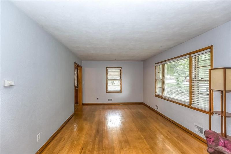 4635 NE 47th St, Kansas City, MO 64117
