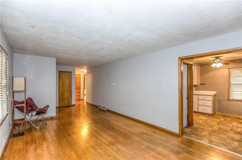 4635 NE 47th St, Kansas City, MO 64117