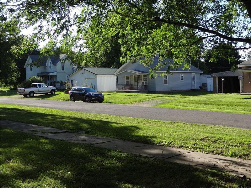 1007 Kickapoo St, Hiawatha, KS 66434