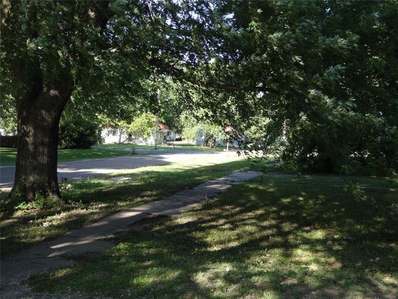 1007 Kickapoo St, Hiawatha, KS 66434