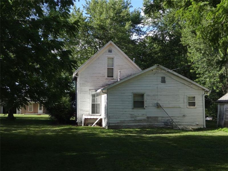 1007 Kickapoo St, Hiawatha, KS 66434