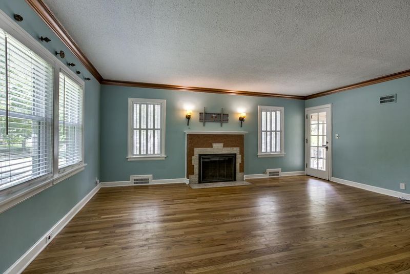 647 E 70th Ter, Kansas City, MO 64131