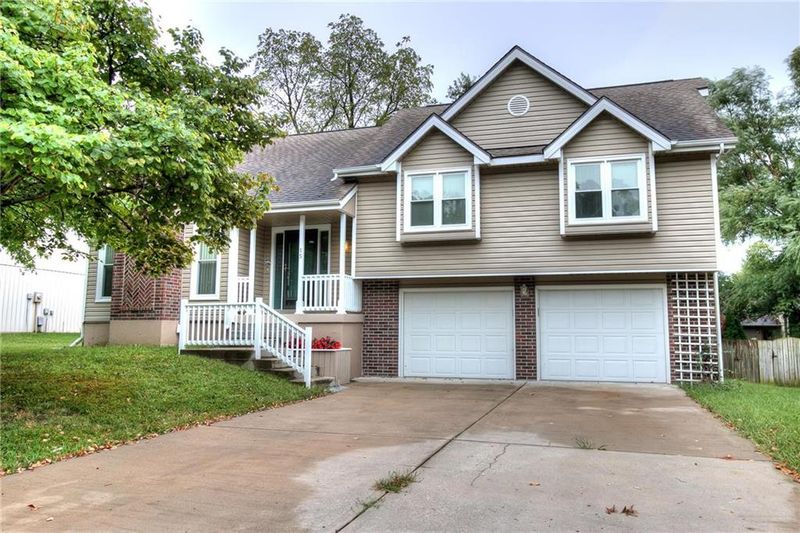 15 NE 111th St, Kansas City, MO 64155