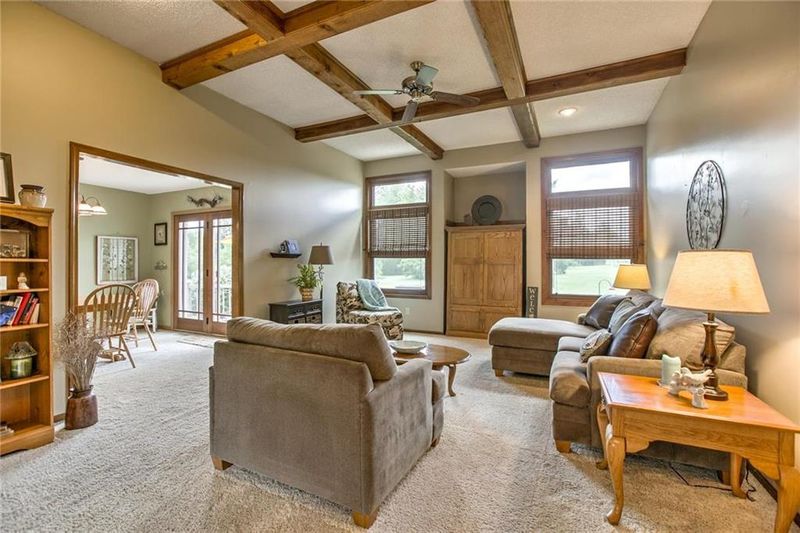 9045 Oakcrest Dr, Lenexa, KS 66227
