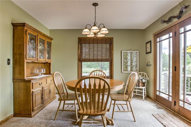9045 Oakcrest Dr, Lenexa, KS 66227