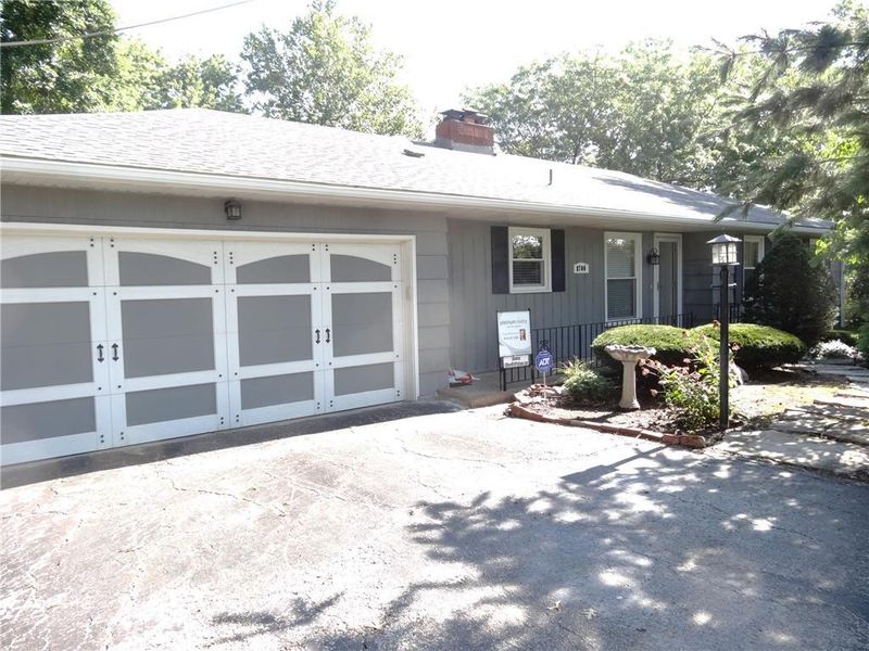 8700 E 55th St, Kansas City, MO 64129
