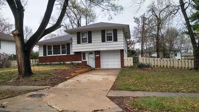 8305 E 91st St, Kansas City, MO 64138