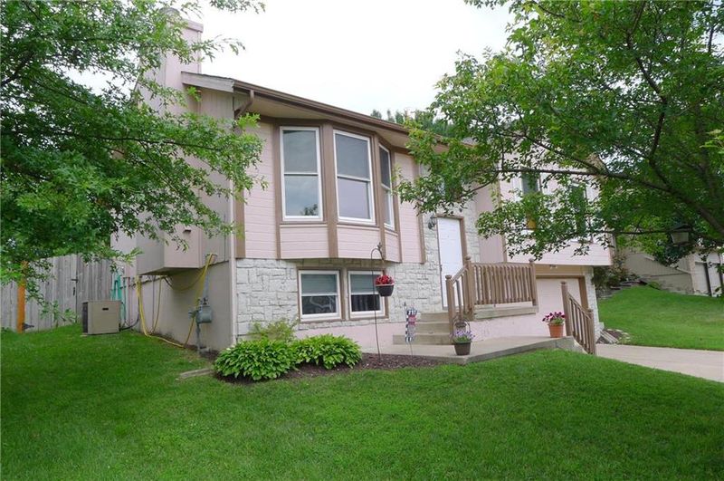 10316 N Baltimore Ave, Kansas City, MO 64155