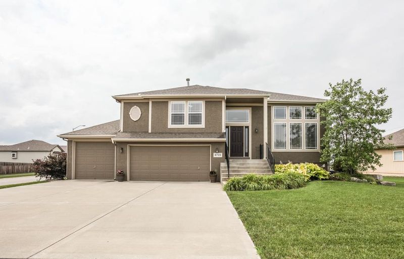 8735 NE 101st St, Kansas City, MO 64157