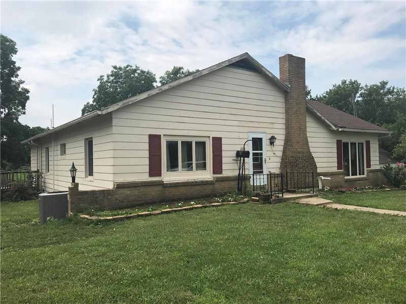 200 Walnut Rd, Kincaid, KS 66039