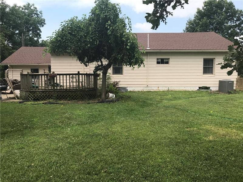 200 Walnut Rd, Kincaid, KS 66039