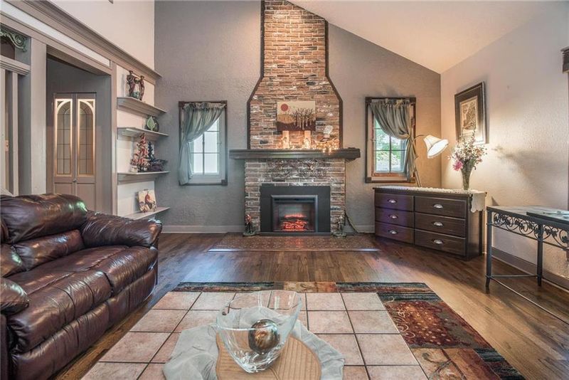 9903 Johnson Dr, Merriam, KS 66203