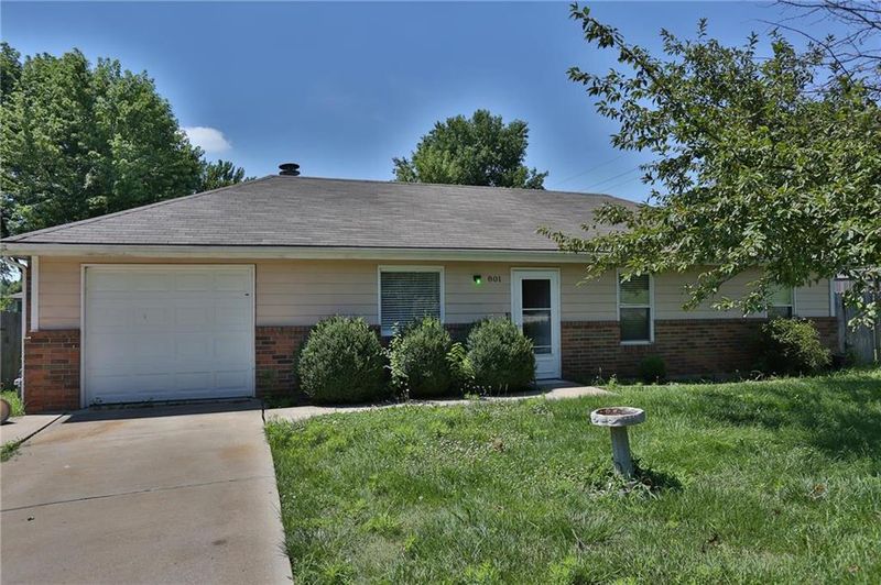 801 NE Pollard St, Lee's Summit, MO 64086