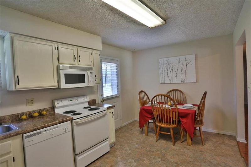 801 NE Pollard St, Lee's Summit, MO 64086