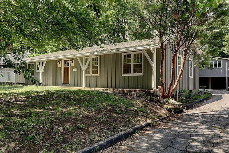616 E 90th Ter, Kansas City, MO 64131