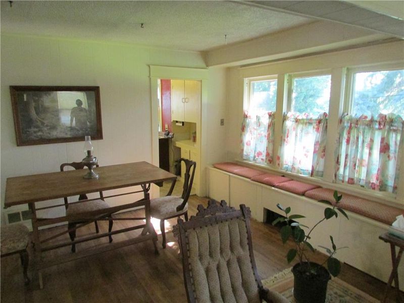 1908 E 84th Ter, Kansas City, MO 64132