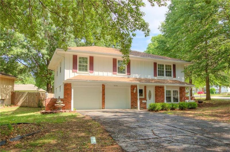 6724 E 134th St, Grandview, MO 64030