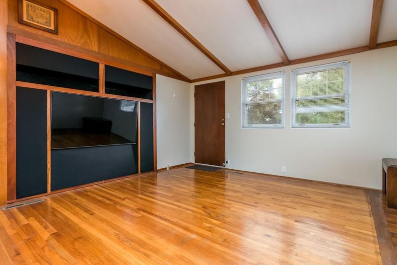 5606 N Euclid Ave, Gladstone, MO 64118