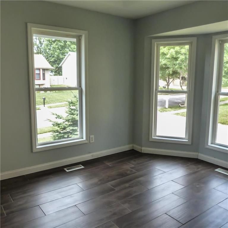 10113 N Central St, Kansas City, MO 64155