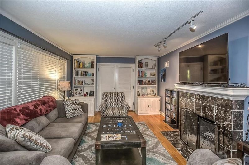 6940 Dearborn St, Overland Park, KS 66204