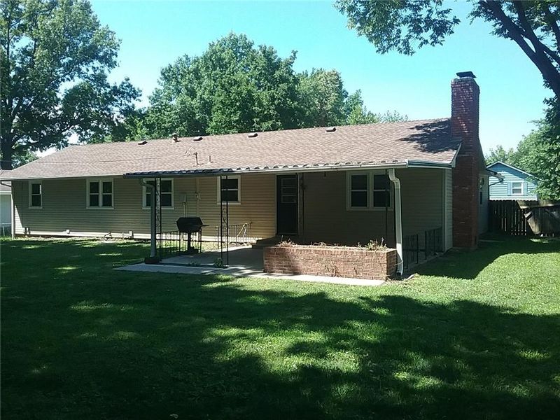 9011 E 52nd St, Kansas City, MO 64133