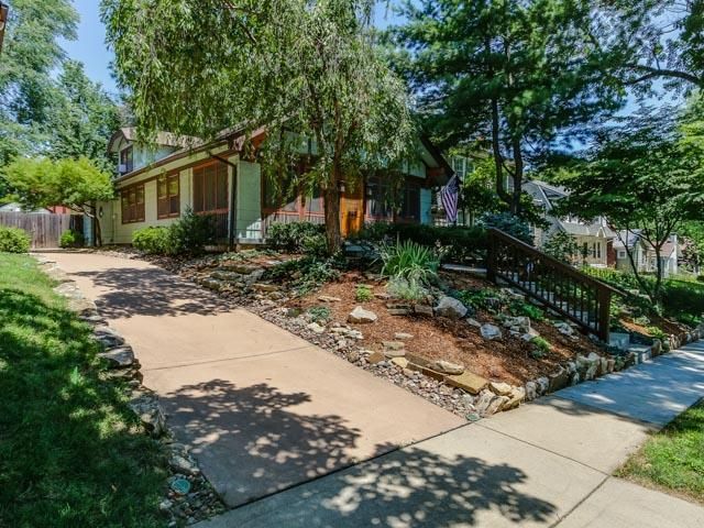 406 E 61st Ter, Kansas City, MO 64110
