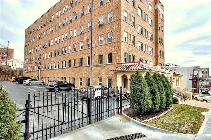 4555 Main St #503, Kansas City, MO 64111