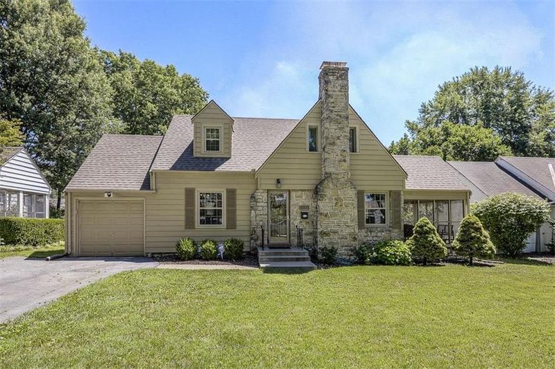 8807 Daniel Boone Rd, Kansas City, MO 64114