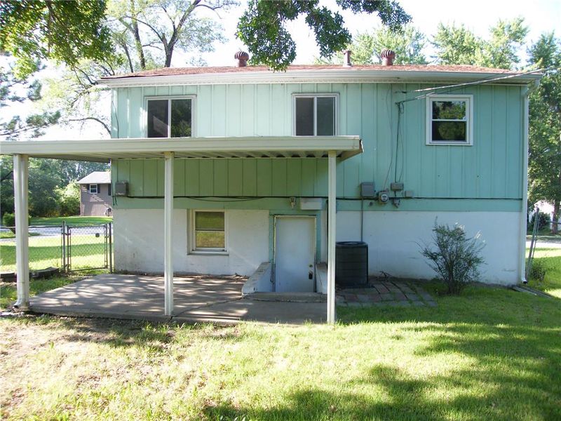 8740 E Bannister Ter, Kansas City, MO 64134