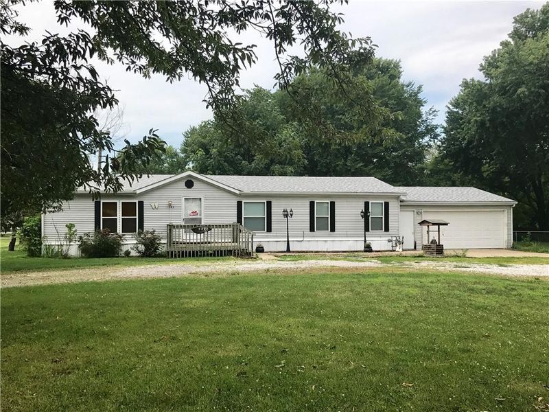 1302 N Ward Rd, Raymore, MO 64083