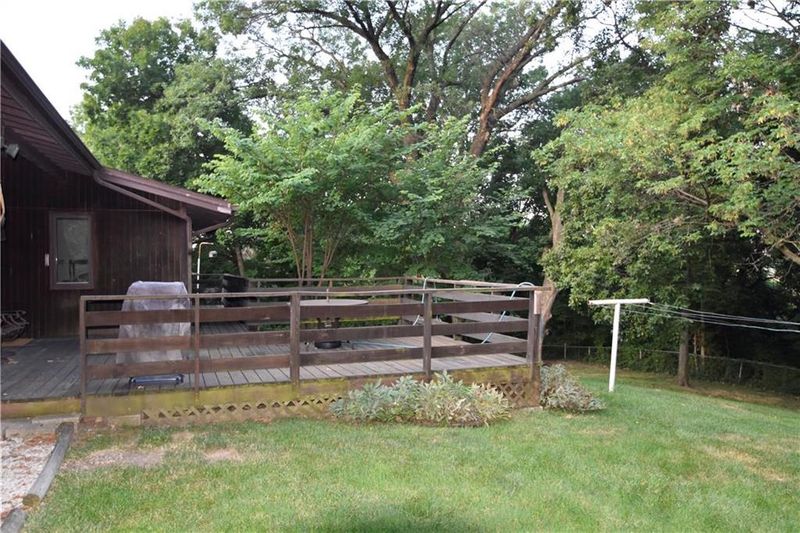908 NW Valley Ln, Riverside, MO 64150