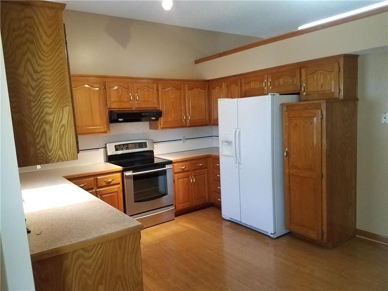 1610 Cooper Dr, Raymore, MO 64083