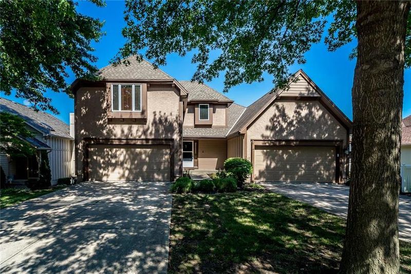 12031 Hemlock St, Overland Park, KS 66210