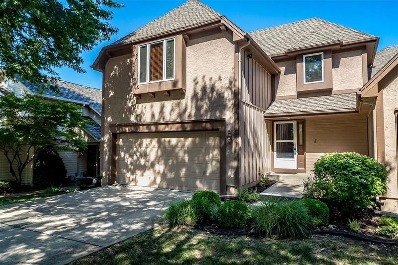 12031 Hemlock St, Overland Park, KS 66210
