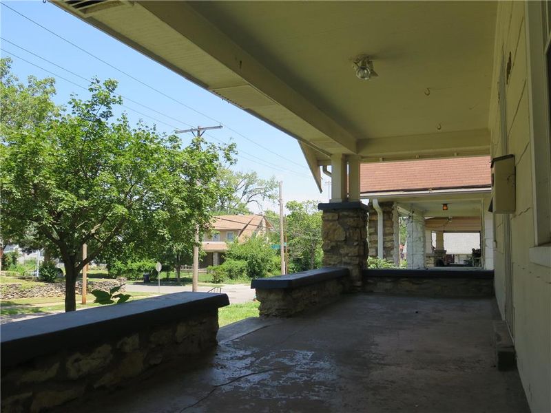 1343 E 55th St, Kansas City, MO 64110