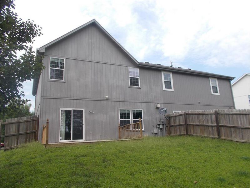 22517 W 76th Ter, Shawnee, KS 66227